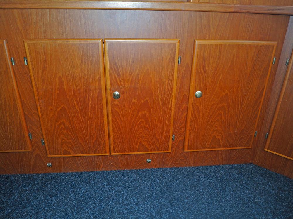 Saloon, Accommodation